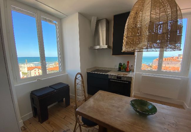 Apartment in Biarritz - ODYSEE DE PI - T3 vue Océan a 180°- Coeur de Btz Apartment in Biarritz - ODYSEE DE PI - T3 vue Océan a 180°- Coeur de Btz