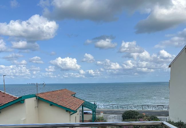 House in Biarritz - MARINE - vue mer et jardin- Côte des basques House in Biarritz - MARINE - vue mer et jardin- Côte des basques