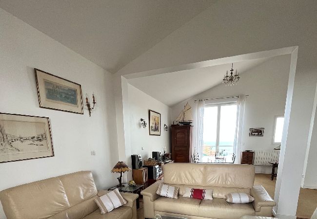 House in Biarritz - MARINE - vue mer et jardin- Côte des basques House in Biarritz - MARINE - vue mer et jardin- Côte des basques