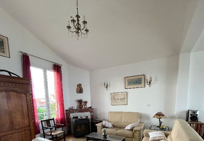 House in Biarritz - MARINE - vue mer et jardin- Côte des basques House in Biarritz - MARINE - vue mer et jardin- Côte des basques